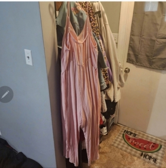 Boutique 2x pink jumpsuit With Open Legs - Picture 4 of 5